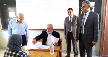 صور.. مدير منطقة الأقصر الأزهرية يتابع أعمال امتحانات الشفوي لقبول القراءات