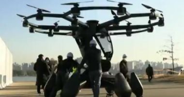 عصر الدرون.. دول تستخدم الطائرات المسيرة لتنفيذ مهامها.. البريد السعودى يكشف خططًا لاستخدامها لتوصيل الطرود.. كوريا تطرح التاكسي الطائر لتسهيل خدمات المرور.. واليابان تختبر نماذج تستخدم في عمليات الإنقاذ البحري