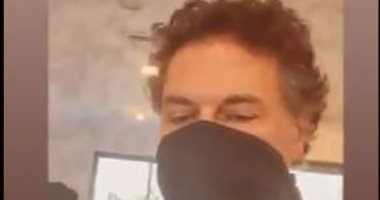 فيديو .. وصلة هزار بين راغب علامة ولطيفة بسبب الكمامة
