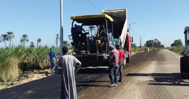 رئيس مدينة الزينية بالأقصر: رصف طريق نصر الله العشى بطول 7 كيلو .. صور
