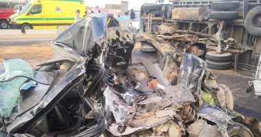 رفع حطام حادث تصادم 3 سيارات بطريق الإسماعيلية الصحراوى  .. صور
