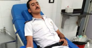 ظابط بدرجة إنسان يتبرع بالدم لمسجون يحتاج لجراحة بالدقهلية