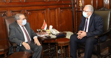 وزيرا الزراعة والإنتاج الحربى يبحثان الإسراع فى تطوير مراكز تجميع الألبان