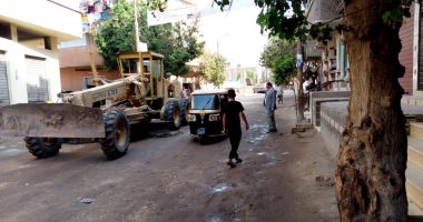 حملات لتسوية وتمهيد طرق بمركزى ساحل سليم وأبنوب بمحافظ أسيوط.. صور