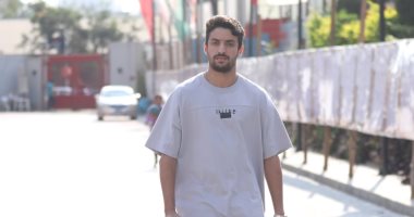 طاهر محمد طاهر يظهر لأول مرة فى النادى الأهلي
