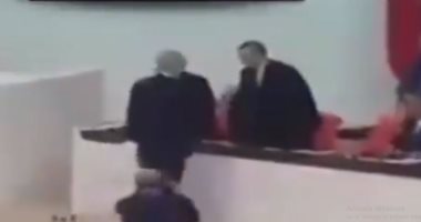 زى النهارده.. أردوغان ينحنى أمام "شيمون بريز" فى البرلمان التركى .. فيديو