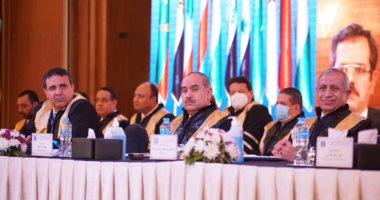 أكاديمية النقل البحرى تكرم وزير الطيران خلال حفل كلية الدراسات العليا .. صور