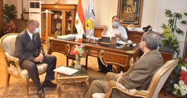 محافظ أسيوط يعلن وضع خطة لتعزيز آلية تحصيل الإيرادات وترشيد الإنفاق