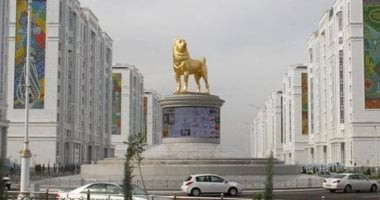 رئيس تركمانستان يرفع الستار عن تمثال ذهبى لكلب طوله 15 مترا .. اعرف السبب 