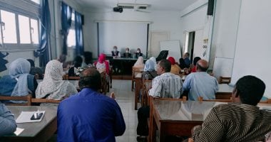فريق الإعلام والتوعية بـ"صحة أسوان" يواصل التعريف بالتأمين الصحى الشامل.. صور