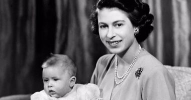 صورة من 70 سنة.. الملكة إليزابيت تحتفل بعيد ميلاد ابنها تشارلز أمير ويلز