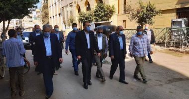 محافظ الشرقية يتفقد شوارع بلبيس استعدادا لرفع كفاءتها أمام حركة السيارات.. صور