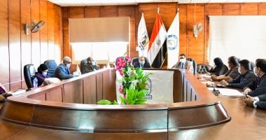 رئيس جامعة بنى سويف يترأس اجتماع مجلس كلية التربية الرياضية