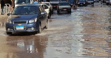ارتفاع منسوب مياة الأمطار بشوارع المنصورة بعد موجة الطقس السيئ.. فيديو لايف
