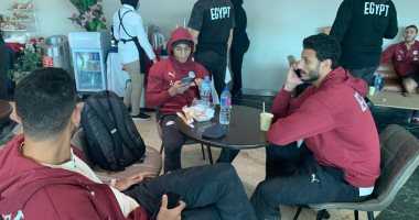 طائرة المنتخب تقلع من مطار القاهرة متوجهة إلى توجو.. وفضل يرافق البعثة