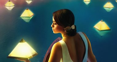 بوستر الدورة 42 لمهرجان القاهرة يحتفى بعودة النور للسينما بعد ظلام كورونا
