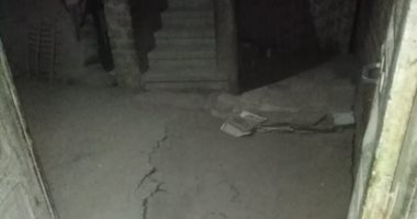 إخلاء 4 منازل بعد حدوث هبوط أرضى وتصدعات بهم فى سلامون سوهاج.. صور 