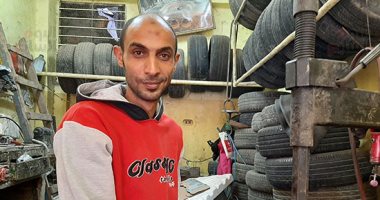 قصة كفاح من أجل الأشقاء.. محمد جمعة لاعب هوكى بالشرقية رفع اسم مصر عالميا وعربيا.. درب الأشبال فى جنوب أفريقيا بجانب اللعب مع المنتخب.. وتخلى عن طموحه الرياضى وعاد لبلده بعد وفاة والده للعمل فى ورشة لحام.. صور
