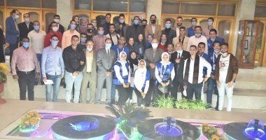 محافظ أسيوط يلتقى 75 شابًا وفتاة للتعرف على الإنجازات على أرض المحافظة