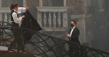 مواجهة كلاسيكية بين توم كروز وهايلى أتويل فى Mission Impossible 7.. صور