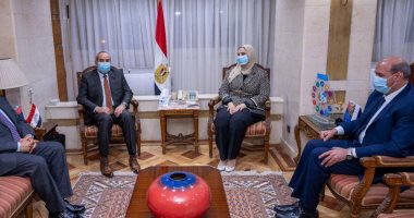 وزيرا التضامن والطيران يبحثان عرض منتجات الأسر المنتجة فى صالات السفر بالمطارات