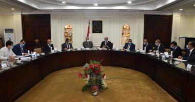 وزير الإسكان ومحافظ القاهرة يتابعان موقف مشروعات تطوير المناطق العشوائية 