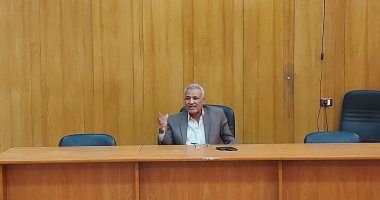 رئيس مدينة إسنا يناقش استعدادات الإعادة بانتخابات مجلس النواب وتقنين الأراضى