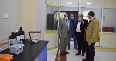 رئيس جامعة بنى سويف يعلن بدء تشغيل معهد النباتات الطبية والعطرية.. صور