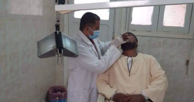توقيع الكشف الطبى بالمجان على 513 مواطنا فى قافلة لشرق العوينات بالوادى الجديد