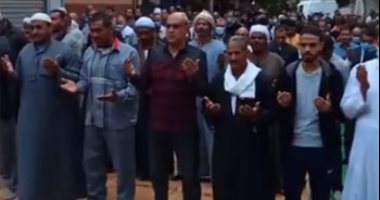 صلاة الجنازة على الشهيد اللواء ياسر عصر بمسقط رأسه بالقليوبية.. فيديو 