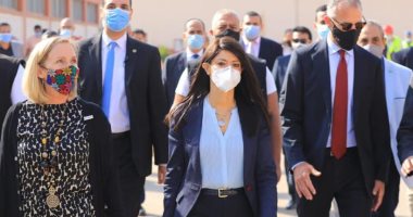 رانيا المشاط وسفير واشنطن ورئيس القابضة للمياه يتفقدون محطة روض الفرج.. صور