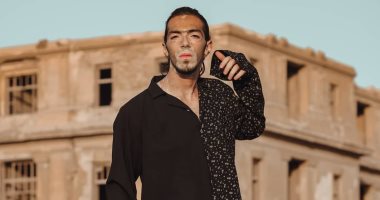 جلسة تصوير لشاب مصاب بالبهاق دعما للمرضى.. صور   