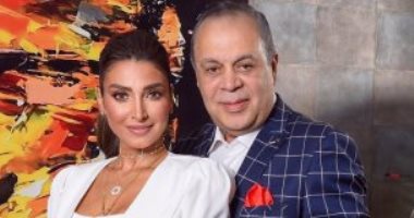 أشرف زكى وروجينا فى ضيافة "صاحبة السعادة"..نقيب الممثلين وقعت فى حبها من أول نظرة..ويؤكد:أنا ضد أى فنان يتجوز فنانة ويقعدها فى البيت..والنجمة تسخر من شكلها وقت الخطوبة:رمى لى الدبلة بسبب رقصى واتصالحنا تانى يوم