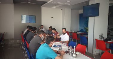 بعثة منتخب البرازيل الأوليمبى تتناول الغداء فى أحد محلات الكشرى