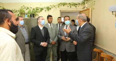 محافظ كفر الشيخ يتفقد إدارات الديوان العام ويوجه بميكنة الخدمات.. صور