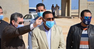محافظ مطروح يتفقد أعمال إنشاء الجامعة الجديدة .. صور