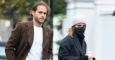 ظهور نادر للنجمة إيما واتسون مع رجل الأعمال ليو روبنتون في لندن.. صور