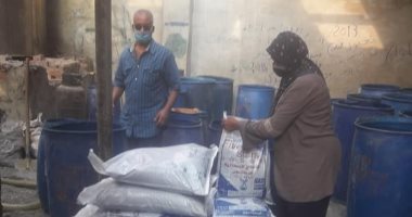 ضبط مصنع مبيدات ومخصبات بالخانكة بدون ترخيص وتحريز أسمدة مقلدة.. صور