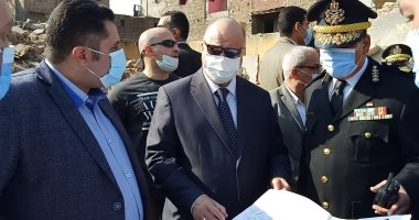 محافظ القاهرة يتفقد إزالة عزبة الصفيح بروض الفرج ونقل 1150 أسرة للمحروسة.. صور