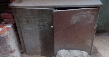 الكهرباء تستجيب لشكوى من تواجد كابينة كهرباء مفتوحة فى شارع مكة المكرمة بالقليوبية