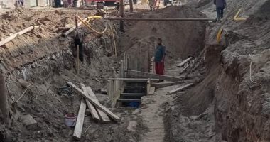 هبوط أرضى بغرفة الصرف الصحى بحى شرق مدينة ملوى بالمنيا.. صور