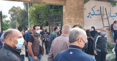 تشييع جنازة الفنان القدير فايق عزب بمقابر الإسماعيلية.. فيديو لايف