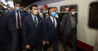 وزيرا الرياضة والنقل يودعان المشاركين فى الفوج الأول من قطار الشباب بمحطة مصر
