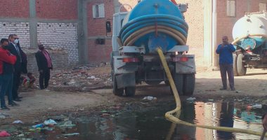 محافظ الفيوم يوجه بالانتهاء من كسح جميع تجمعات المياه بقرية شكشوك