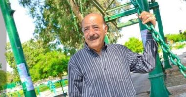 تغسيل جثمان الفنان الراحل فايق عزب وسط إجراءات احترازية مشددة بسبب كورونا