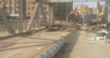 بدء أعمال تطوير كوبرى كفر الجزار ببنها بعد غلقه لمدة أسبوع أمام المرور.. صور