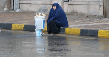 وزيرة التضامن توجه فريقا لمساعدة سيدة المطر بعد نشر صورتها فى اليوم السابع
