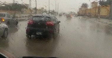 زحام مرورى بسبب هطول الأمطار أعلى محور الأوتوستراد