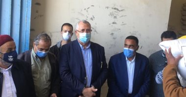 وزير الزراعة يوزع 140 طن تقاوى شعير مجانا وتخيصص 1.3 مليار جنيه للتنمية بمطروح.. فيديو