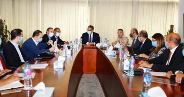 وزير السياحة والآثار يناقش عملية تقديم وتشغيل خدمات المتحف المصرى الكبير